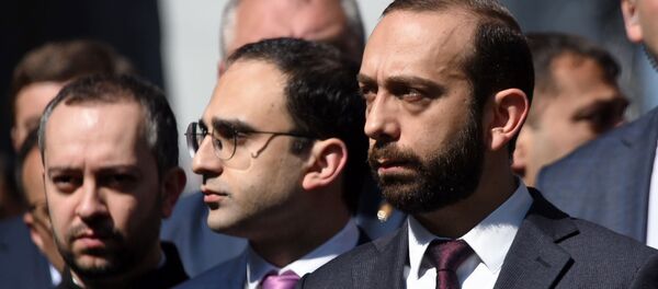 Спикер Национального Собрания Арарат Мирзоян в мемориальном комплексе Цицернакаберд (24 апреля 2019). Еревaн Спикер Национального Собрания Арарат Мирзоян в мемориальном комплексе Цицернакаберд (24 апреля 2019). Еревaн - Sputnik Արմենիա