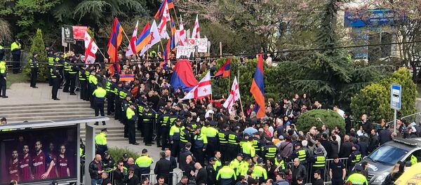 Мирная акция протеста армян перед посольством Турции в Грузии (24 апреля 2019). Тбилиси Мирная акция протеста армян перед посольством Турции в Грузии (24 апреля 2019). Тбилиси - Sputnik Արմենիա