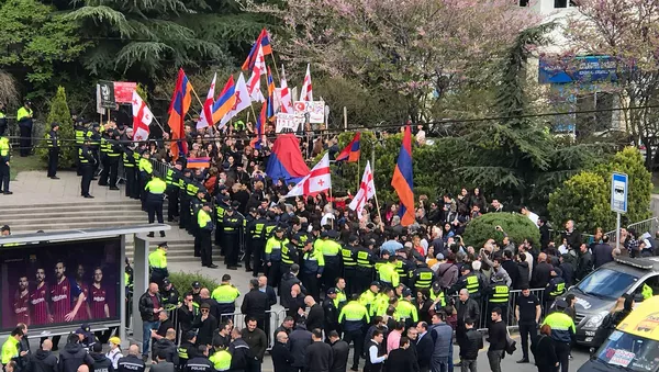 Мирная акция протеста армян перед посольством Турции в Грузии (24 апреля 2019). Тбилиси