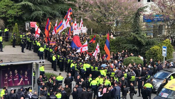 Мирная акция протеста армян перед посольством Турции в Грузии (24 апреля 2019). Тбилиси - Sputnik Արմենիա