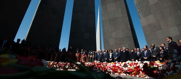 Высшее руководство страны в мемориальном комплексе Цицернакаберд (24 апреля 2019). Еревaн - Sputnik Արմենիա