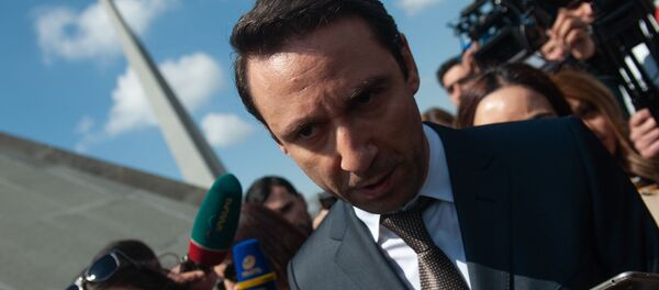 Мэр Еревaна Айк Марутян в мемориальном комплексе Цицернакаберд (24 апреля 2019). Еревaн - Sputnik Արմենիա