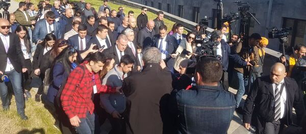 Третий президент Армении Серж Саргсян в мемориальном комплексе Цицернакаберд (24 апреля 2019). Еревaн Третий президент Армении Серж Саргсян в мемориальном комплексе Цицернакаберд (24 апреля 2019). Еревaн - Sputnik Արմենիա