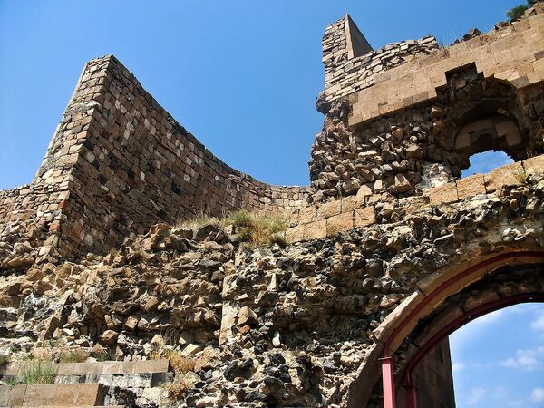 Развалины крепостной башни в Ани - Sputnik Армения