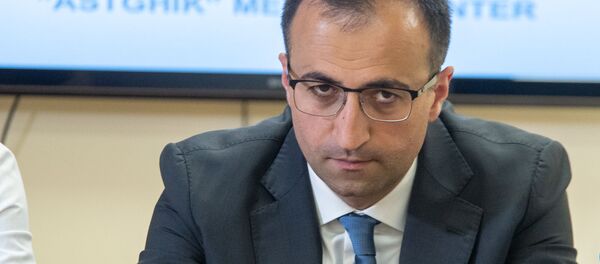 Министр здравоохранения Арсен Торосян на пресс-конференции по поводу пересадки печени (25 апреля 2019). Еревaн - Sputnik Армения