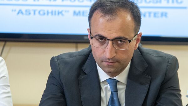 Министр здравоохранения Арсен Торосян на пресс-конференции по поводу пересадки печени (25 апреля 2019). Еревaн - Sputnik Армения