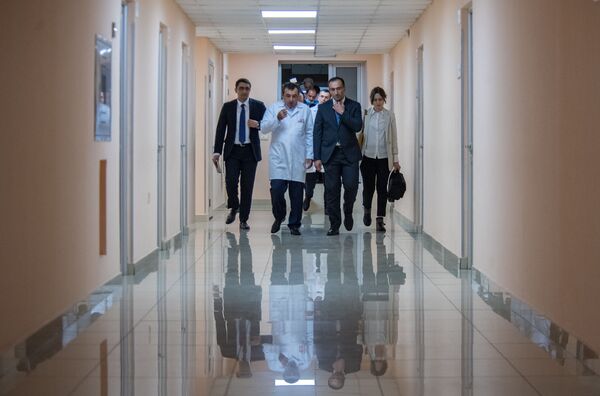 8 ժամ տեւած վիրահատութիւն, որ կեանք փրկած է. մայրն ու աղջիկը միաժամանակ վիրահատուած են 8 ժամ տեւած վիրահատութիւն, որ կեանք փրկած է. մայրն ու աղջիկը միաժամանակ վիրահատուած են - Sputnik Արմենիա