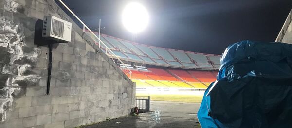 Включённые прожекторы стадиона Раздан Включённые прожекторы стадиона Раздан - Sputnik Армения