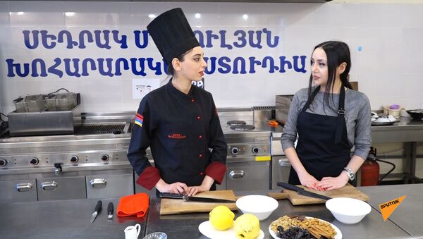  В гостях у шеф-повара: как приготовить фаршированную айву - Sputnik Армения