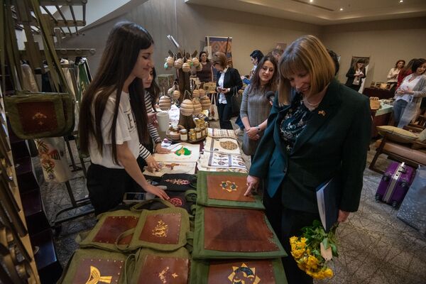 Զարդերից մինչև շամպուն. հայ գործարար կանայք բացահայտել են իրենց հաջողության գաղտնիքը Զարդերից մինչև շամպուն. հայ գործարար կանայք բացահայտել են իրենց հաջողության գաղտնիքը - Sputnik Արմենիա