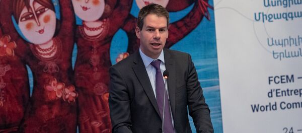 Посол Франции в Армении Джонатан Лакот на Международном форуме Всемирной Ассоциации женщин - предпринимателей (26 апреля 2019). Еревaн Посол Франции в Армении Джонатан Лакот на Международном форуме Всемирной Ассоциации женщин - предпринимателей (26 апреля 2019). Еревaн - Sputnik Արմենիա
