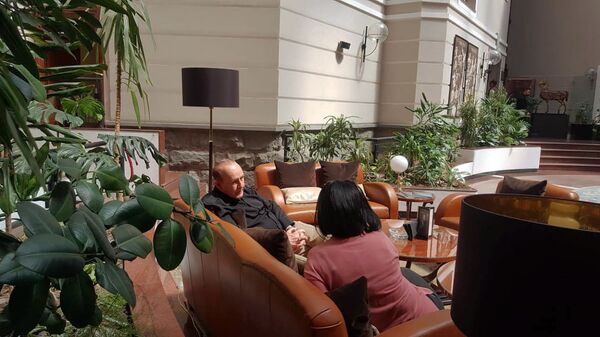 Скорее удавятся, чем вложат в сотрудника: чему научит армян гуру индустрии сервиса из США - Sputnik Армения