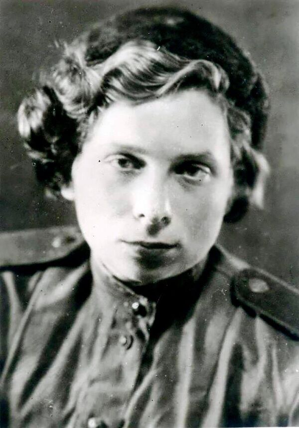 Մոտ 100–ամյա թարգմանչուհին թարգմանել է 1000–ամյա տաղերը. Նարեկացու տաղերն` արդեն ռուսերեն Մոտ 100–ամյա թարգմանչուհին թարգմանել է 1000–ամյա տաղերը. Նարեկացու տաղերն` արդեն ռուսերեն - Sputnik Արմենիա