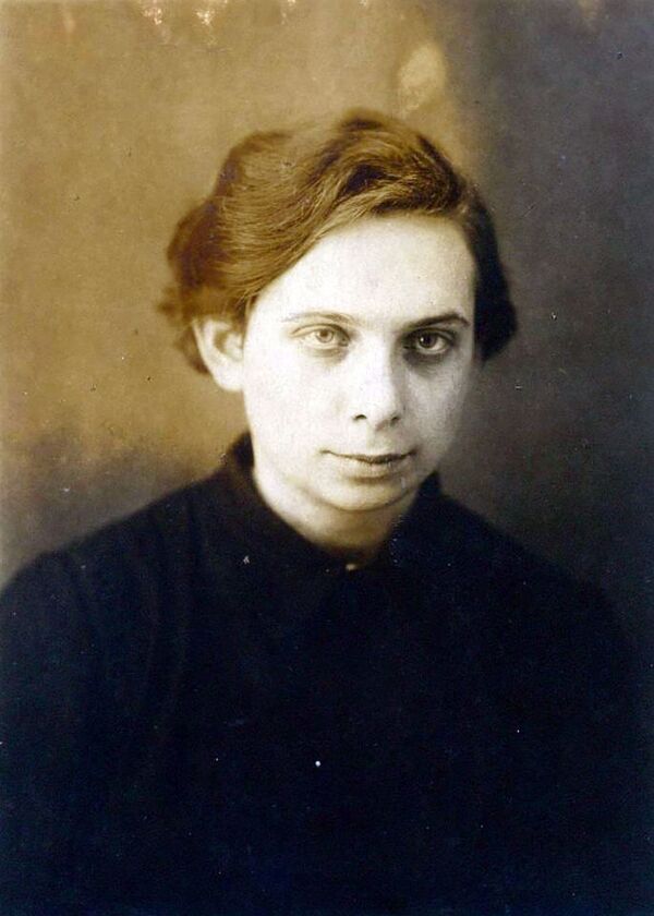 Մոտ 100–ամյա թարգմանչուհին թարգմանել է 1000–ամյա տաղերը. Նարեկացու տաղերն` արդեն ռուսերեն Մոտ 100–ամյա թարգմանչուհին թարգմանել է 1000–ամյա տաղերը. Նարեկացու տաղերն` արդեն ռուսերեն - Sputnik Արմենիա