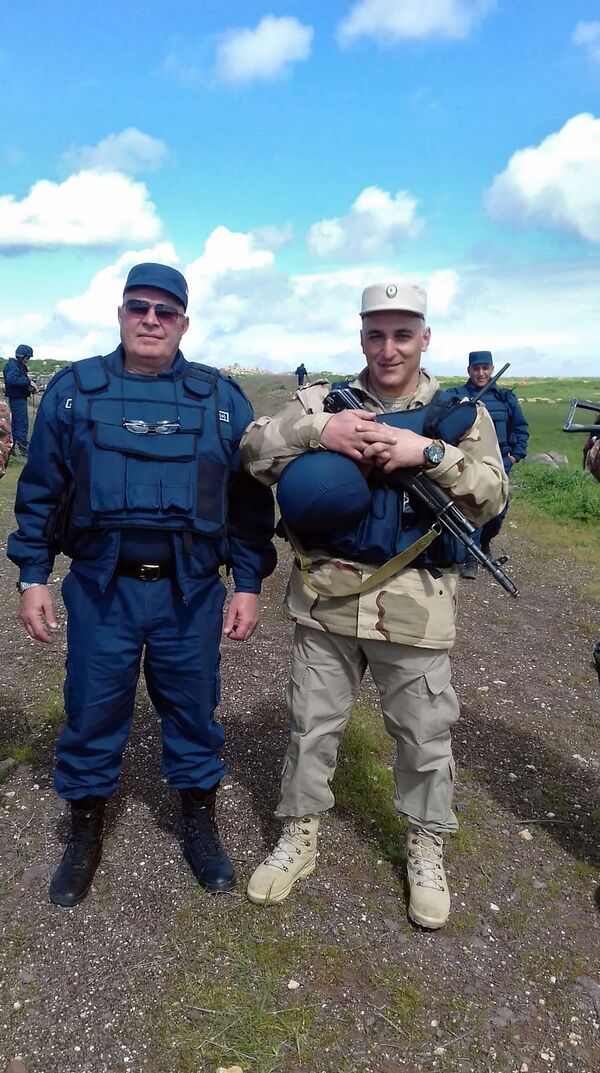 Ականի պայթյունից տուժած սակրավորը որոշել է վերադառնալ Սիրիա. երեխաները խաղում են ականներով Ականի պայթյունից տուժած սակրավորը որոշել է վերադառնալ Սիրիա. երեխաները խաղում են ականներով - Sputnik Արմենիա