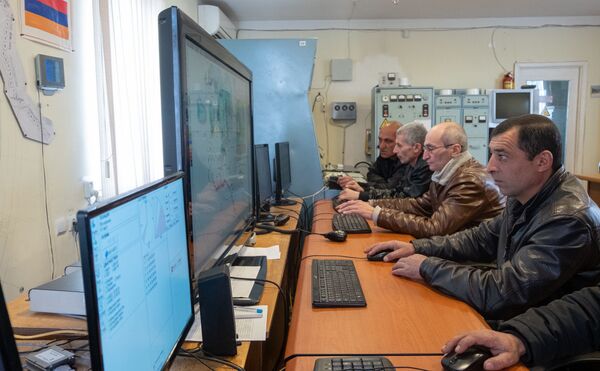 Армянские охотники на облака, или Как на самом деле работают противоградовые станции - Sputnik Армения