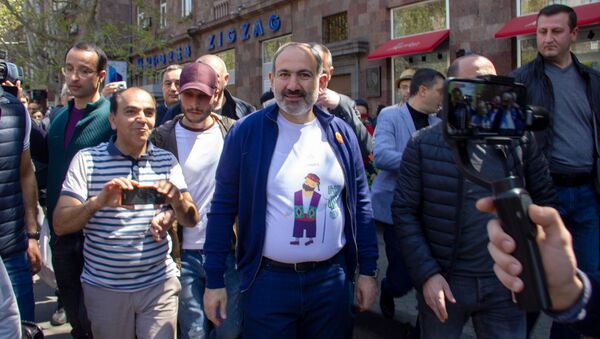 Никол Пашинян на празднике день гражданина в Ереване - Sputnik Армения