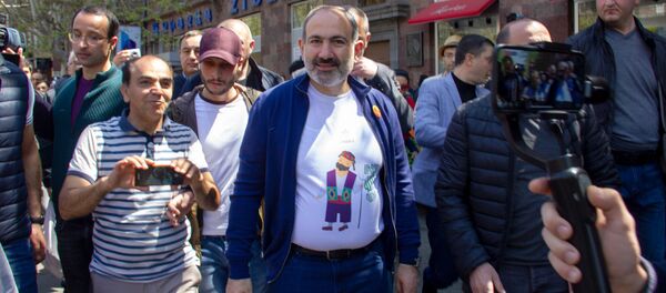Никол Пашинян на празднике день гражданина в Ереване - Sputnik Армения