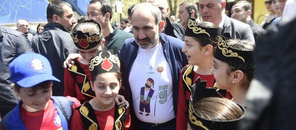 Никол Пашинян на празднике День гражданина в Ереване - Sputnik Արմենիա