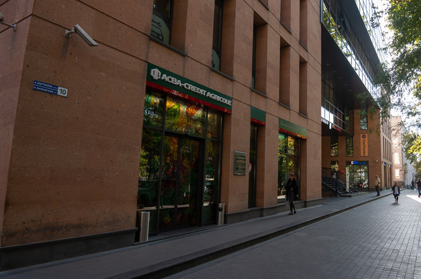 Куда делись 48 табличек Охраняется государством, или Судьба Дома офицеров в Ереване Куда делись 48 табличек Охраняется государством, или Судьба Дома офицеров в Ереване - Sputnik Армения