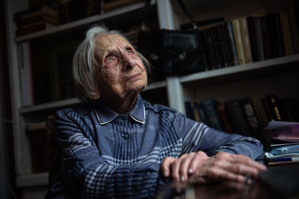 Մոտ 100–ամյա թարգմանչուհին թարգմանել է 1000–ամյա տաղերը. Նարեկացու տաղերն` արդեն ռուսերեն Մոտ 100–ամյա թարգմանչուհին թարգմանել է 1000–ամյա տաղերը. Նարեկացու տաղերն` արդեն ռուսերեն - Sputnik Արմենիա