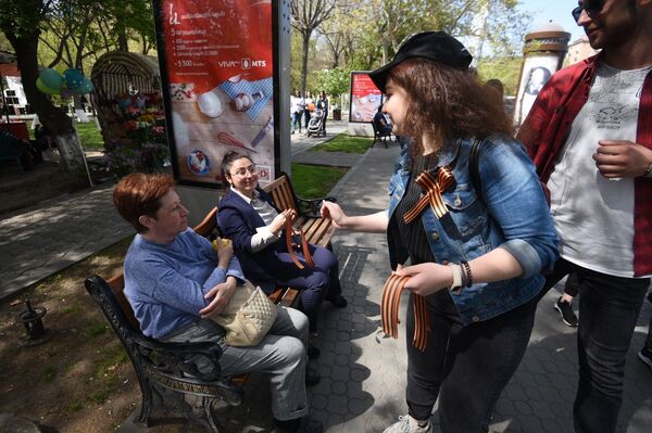 «Հաղթանակի ժապավեն. հիշում և հպարտանում եմ». Երևանում նախապատրաստվում են մայիսի 9-ին - Sputnik Արմենիա