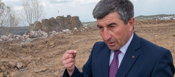 Отец владельца земельного участка у крепости Амберд Манук Манукян Отец владельца земельного участка у крепости Амберд Манук Манукян - Sputnik Արմենիա