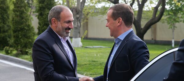 Встреча премьер-министров Армении и России Никола Пашиняна и Дмитрия Медведева (29 апреля 2019). Еревaн Встреча премьер-министров Армении и России Никола Пашиняна и Дмитрия Медведева (29 апреля 2019). Еревaн - Sputnik Армения