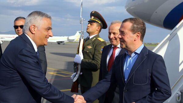 Премьер-министр России Дмитрий Медведев прибыл в Армению (29 апреля 2019). Еревaн - Sputnik Армения
