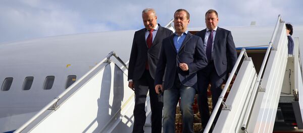 Премьер-министр России Дмитрий Медведев прибыл в Армению (29 апреля 2019). Еревaн Премьер-министр России Дмитрий Медведев прибыл в Армению (29 апреля 2019). Еревaн - Sputnik Արմենիա
