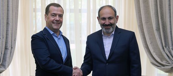 Встреча премьер-министров Армении и России Никола Пашиняна и Дмитрия Медведева (29 апреля 2019). Еревaн Встреча премьер-министров Армении и России Никола Пашиняна и Дмитрия Медведева (29 апреля 2019). Еревaн - Sputnik Армения