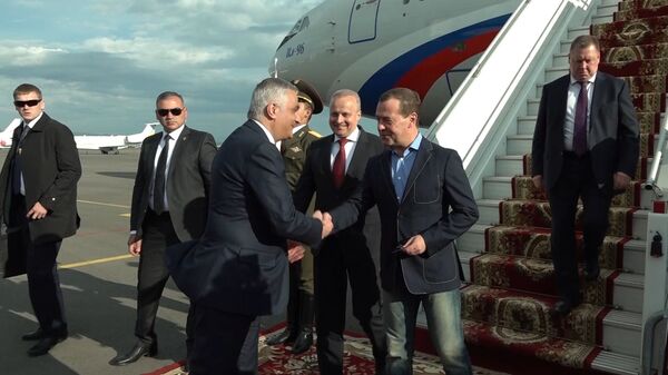 Медведев прибыл в Ереван Медведев прибыл в Ереван - Sputnik Армения