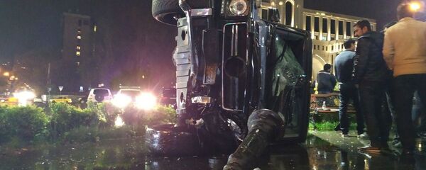 Дорожно-транспортное происшествие на перекрестке улиц Хоренаци и Саркисяна (29 апреля 2019). Еревaн - Sputnik Արմենիա