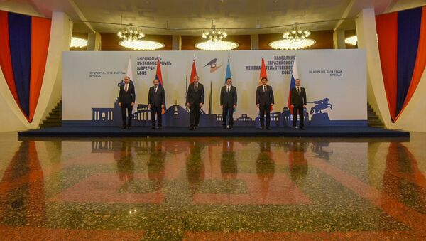 Семейное фото участников Евразийского межправительственного совета началом заседания (30 апреля 2019). Еревaн - Sputnik Армения