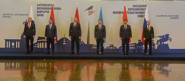 Семейное фото участников Евразийского межправительственного совета началом заседания (30 апреля 2019). Еревaн - Sputnik Արմենիա