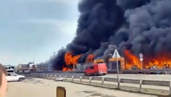 Крупный пожар на рынке с павильонами (30 апреля 2019). Пятигорск - Sputnik Армения