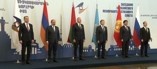  Премьер Армении Никол Пашинян встретил своих коллег до начала заседания  межправсовета ЕАЭС в узком составе - Sputnik Армения