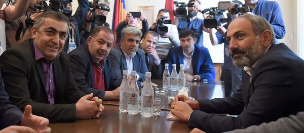 Встреча парламентских фракций Елк и Дашнакцутюн (30 апреля 2018). Еревaн Встреча парламентских фракций Елк и Дашнакцутюн (30 апреля 2018). Еревaн - Sputnik Армения