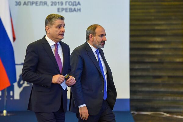 Между сахаром и молоком: как прошел дебют Пашиняна в Межправсовете ЕАЭС Между сахаром и молоком: как прошел дебют Пашиняна в Межправсовете ЕАЭС - Sputnik Армения