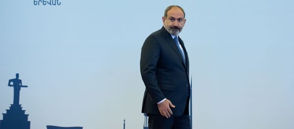 Премьер-министр Армении Никол Пашинян в ожидании участников заседания Евразийского межправительственного совета (30 апреля 2019). Еревaн Премьер-министр Армении Никол Пашинян в ожидании участников заседания Евразийского межправительственного совета (30 апреля 2019). Еревaн - Sputnik Արմենիա