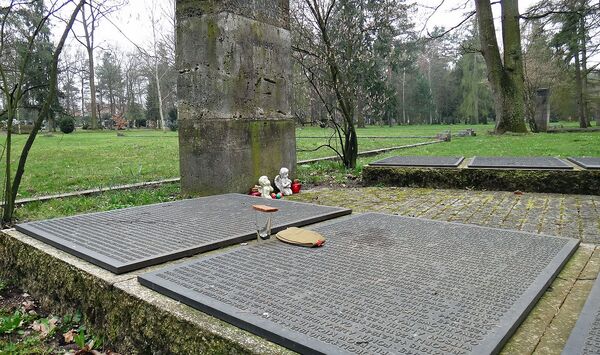 Братская могила армян, азербайджанца и русского: в Москве ищут родных павших солдат ВОВ - Sputnik Армения