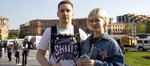 Туристы из России Александр Епременко и Ксения Карабрина - Sputnik Армения