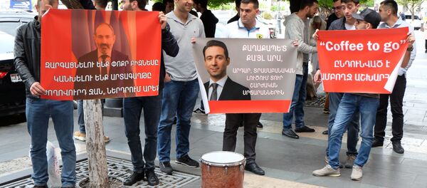 Акция протеста собственников и сотрудников кафе перед Домом правительства (2 мая 2019). Еревaн Акция протеста собственников и сотрудников кафе перед Домом правительства (2 мая 2019). Еревaн - Sputnik Армения