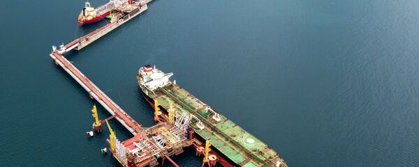 Танкер у нефтяного терминала - Sputnik Армения