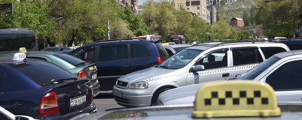 Водители такси заблокировали дорожное движение на улице Абовяна (3 мая 2019). Еревaн Водители такси заблокировали дорожное движение на улице Абовяна (3 мая 2019). Еревaн - Sputnik Արմենիա