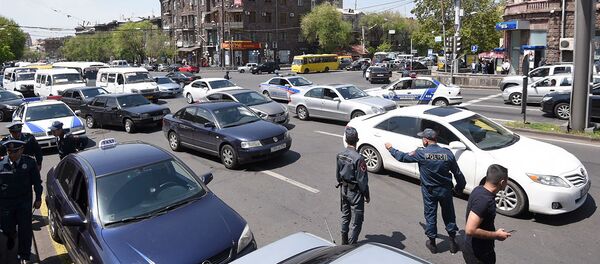 Водители такси разблокировали улицу Абовяна (3 мая 2019). Еревaн Водители такси разблокировали улицу Абовяна (3 мая 2019). Еревaн - Sputnik Արմենիա