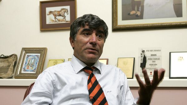 Журналист Грант Динк во время интервью Associated Press в своем офисе (2006 год). Стамбул - Sputnik Армения