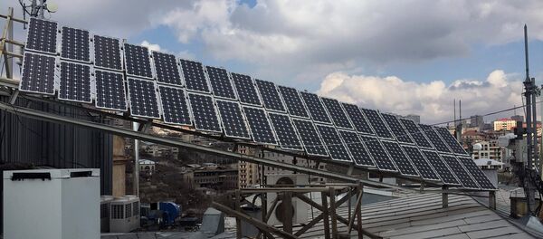 Солнечные батареи на крыше Американского Университета в Армении - Sputnik Армения