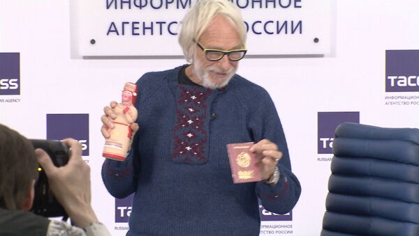 СПУТНИК_Пьер Ришар получил паспорт мордвина и объяснил, почему не поехал в Крым - Sputnik Армения