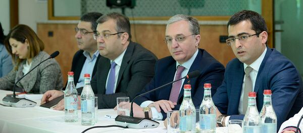 Министры иностранных дел и транспорта, связи и ИТ Зограб Мнацаканян и Акоб Аршакян встретились с представителями компаний ИТ сферы (3 мая 2019). Еревaн - Sputnik Արմենիա